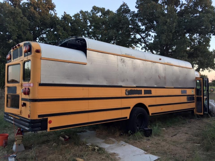A Texas Man Started to Transform an Old School Bus into a Home. Check Out The Result!